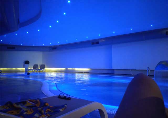 游泳池水質(zhì)發(fā)綠，該怎么處理？